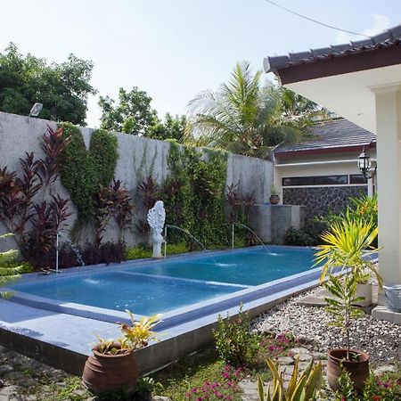 Reddoorz Plus Near Mall Roxy Banyuwangi Banyuwangi  Luaran gambar