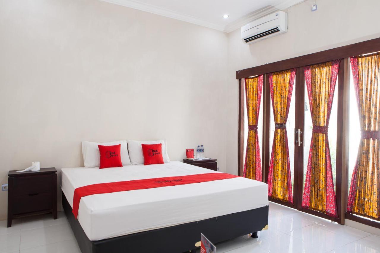 Reddoorz Plus Near Mall Roxy Banyuwangi Banyuwangi  Luaran gambar