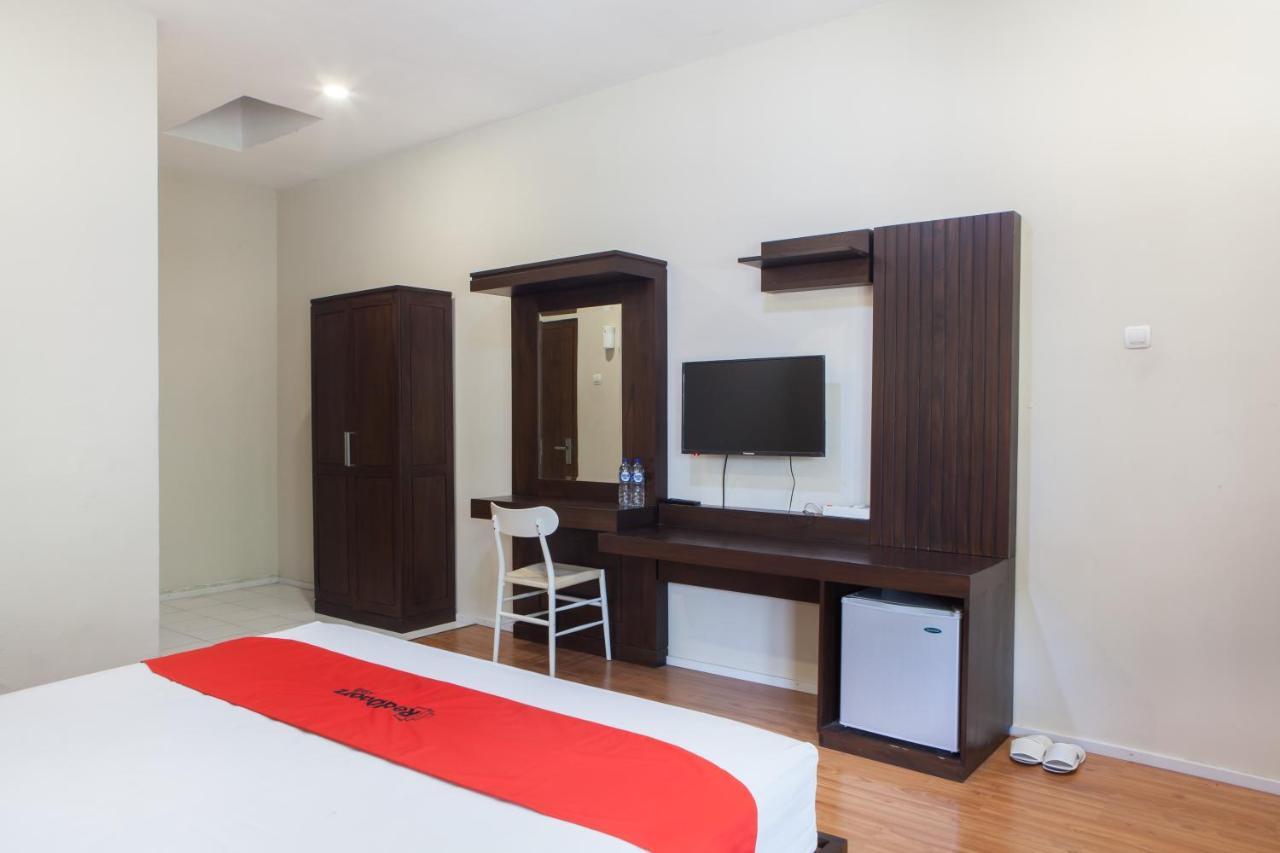 Reddoorz Plus Near Mall Roxy Banyuwangi Banyuwangi  Luaran gambar