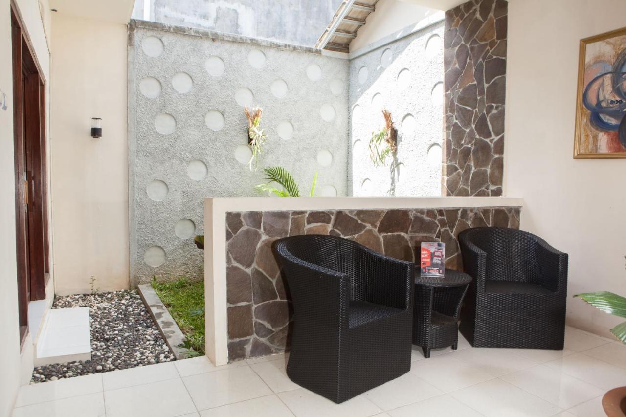 Reddoorz Plus Near Mall Roxy Banyuwangi Banyuwangi  Luaran gambar