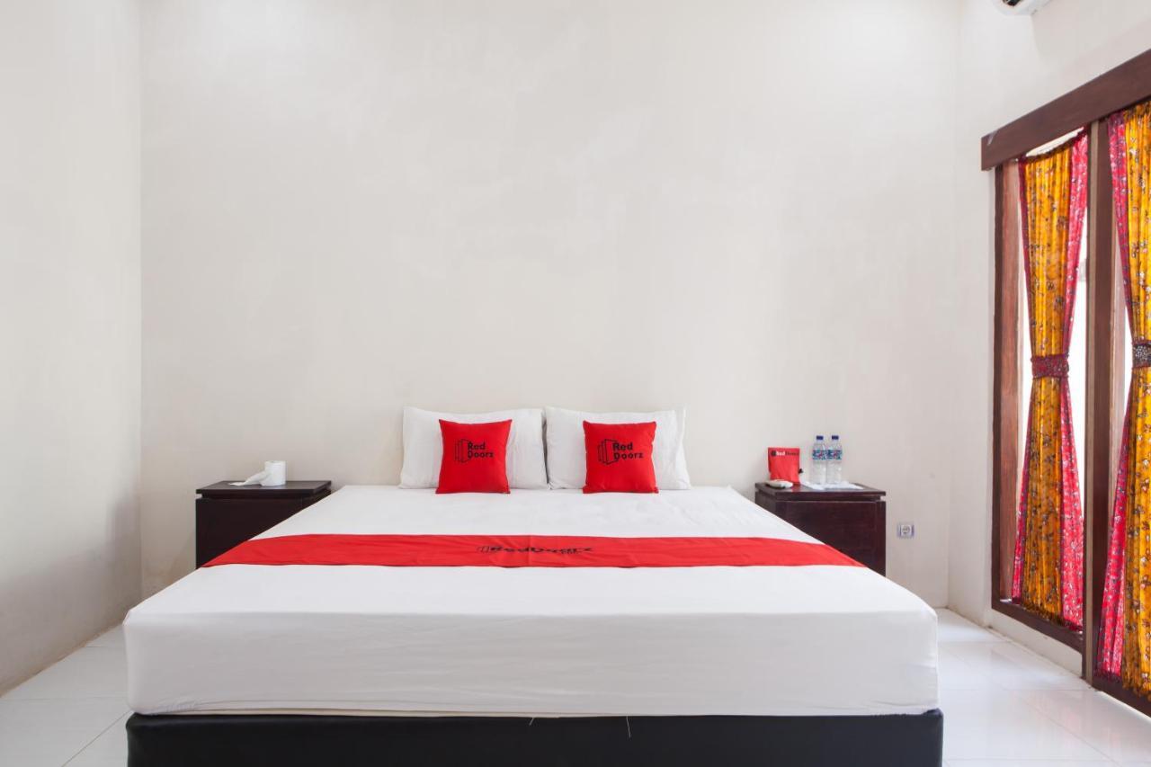 Reddoorz Plus Near Mall Roxy Banyuwangi Banyuwangi  Luaran gambar