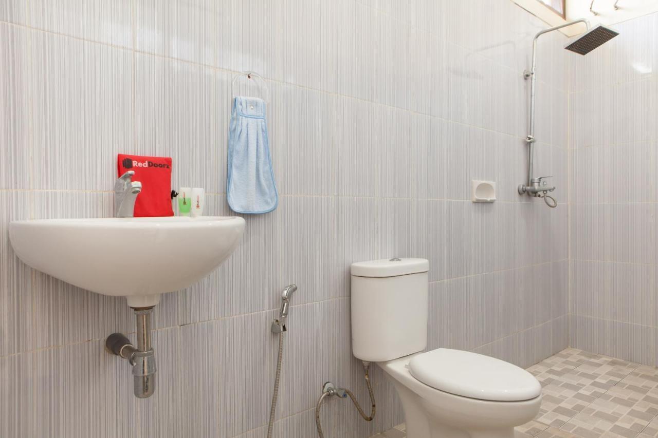 Reddoorz Plus Near Mall Roxy Banyuwangi Banyuwangi  Luaran gambar