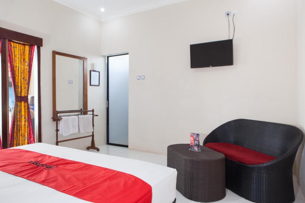Reddoorz Plus Near Mall Roxy Banyuwangi Banyuwangi  Luaran gambar