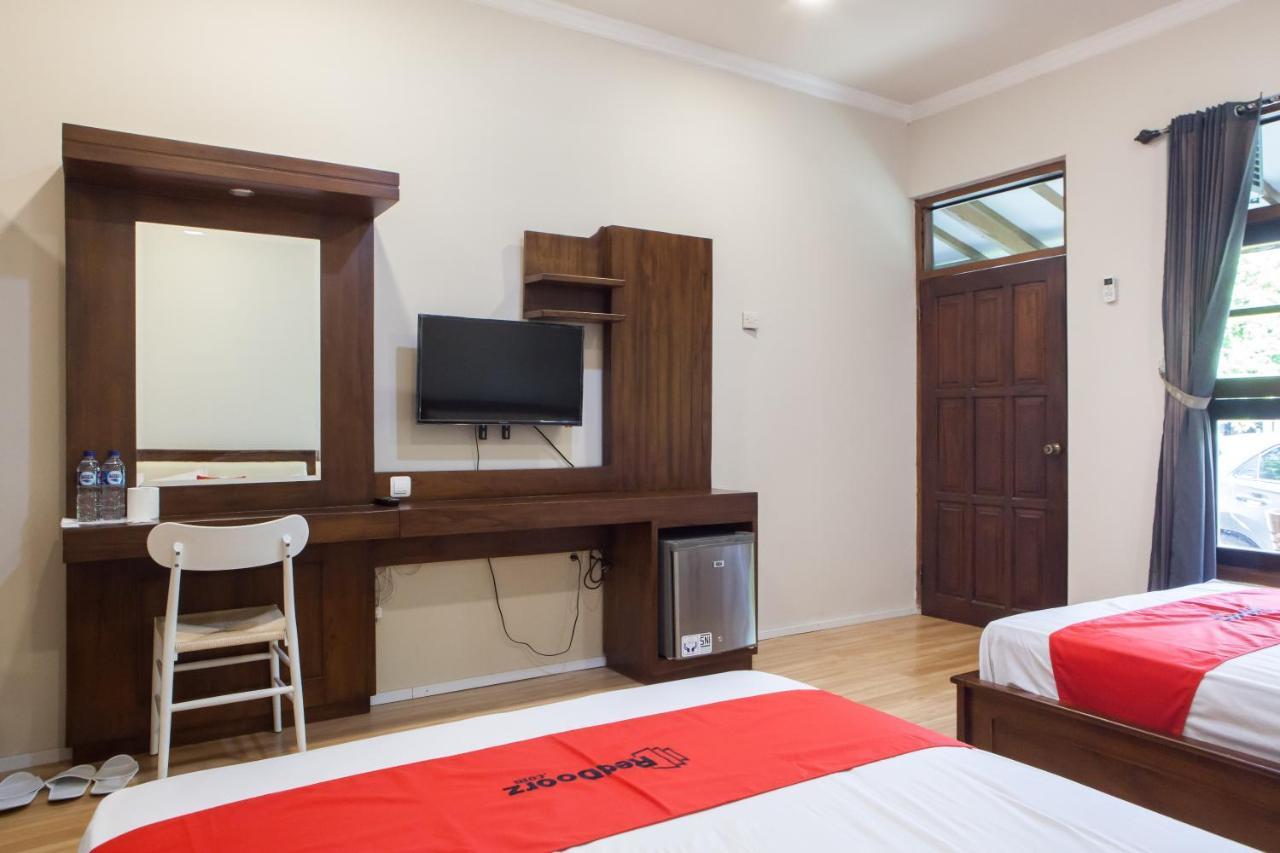 Reddoorz Plus Near Mall Roxy Banyuwangi Banyuwangi  Luaran gambar