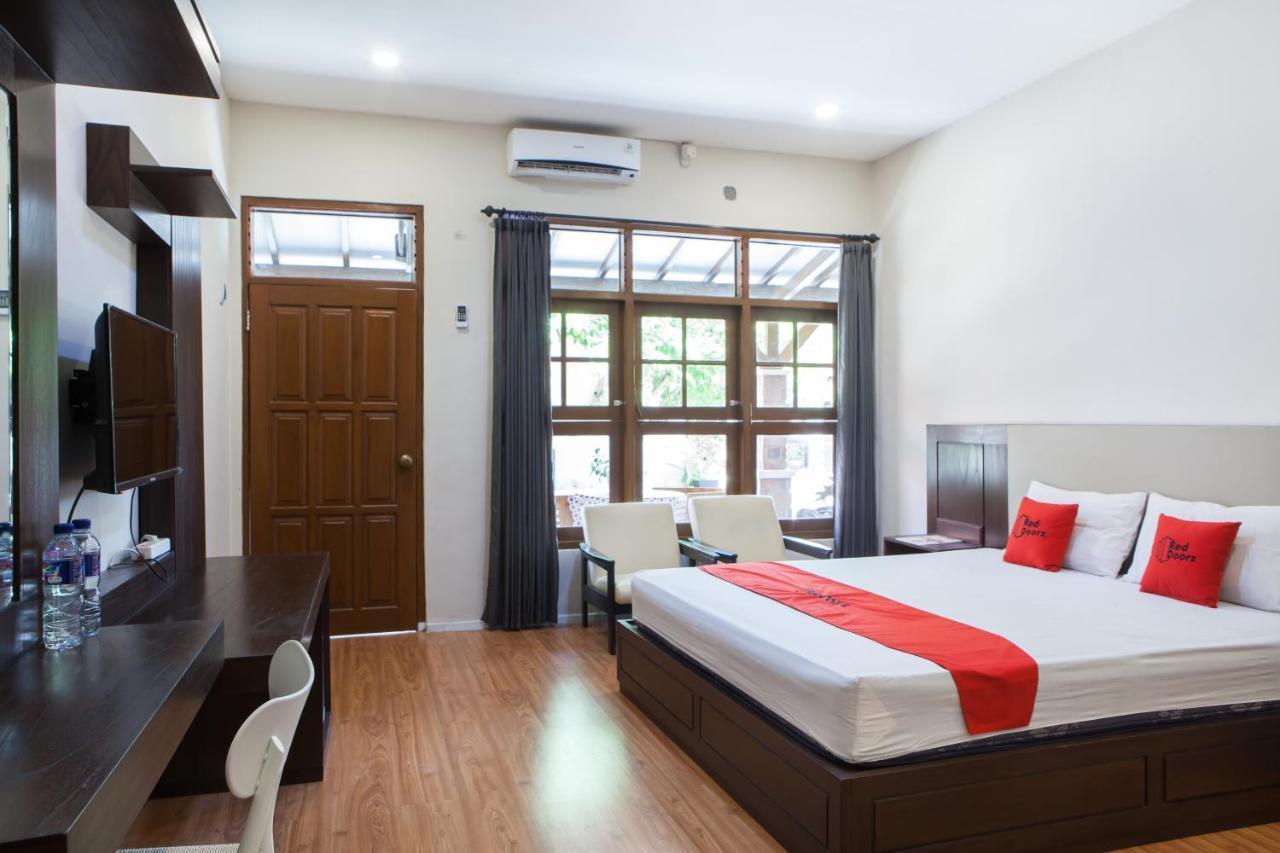 Reddoorz Plus Near Mall Roxy Banyuwangi Banyuwangi  Luaran gambar