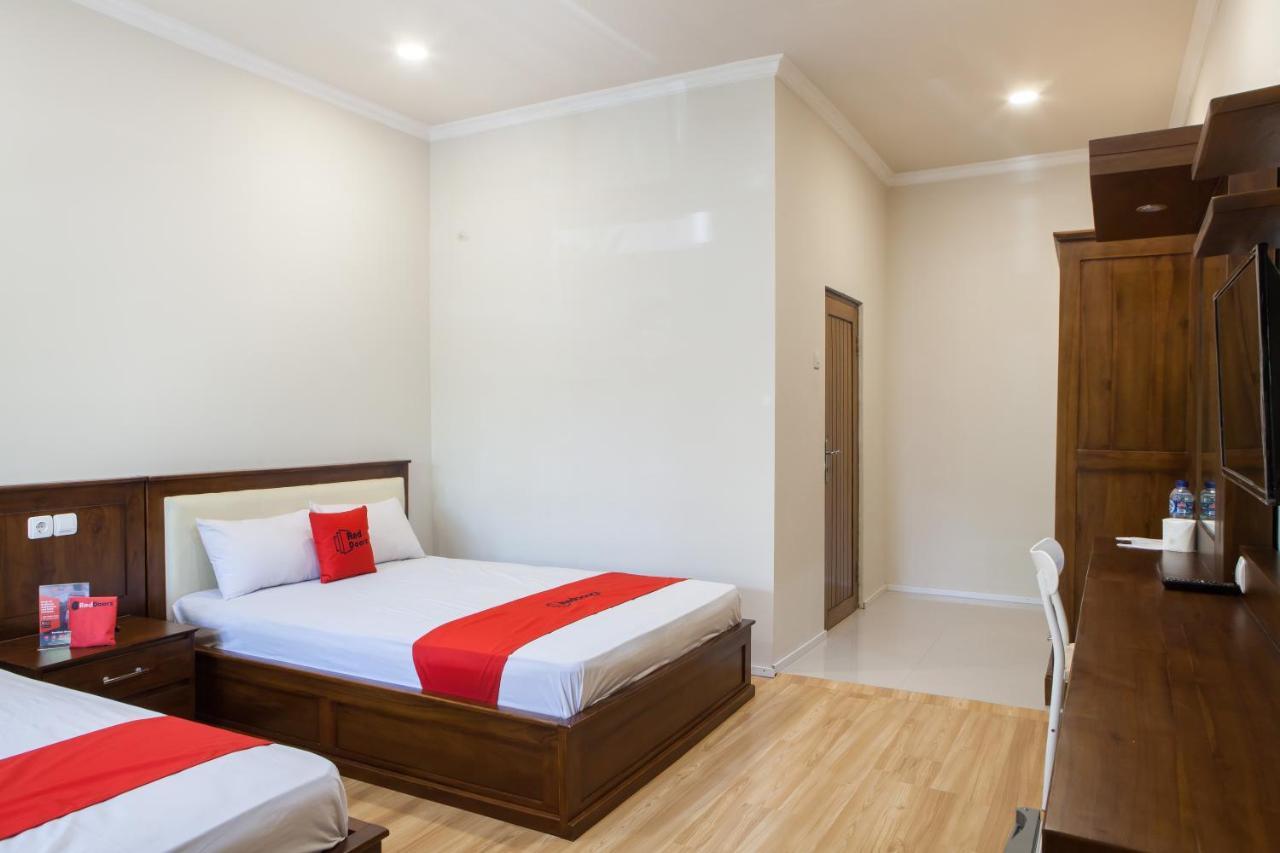 Reddoorz Plus Near Mall Roxy Banyuwangi Banyuwangi  Luaran gambar